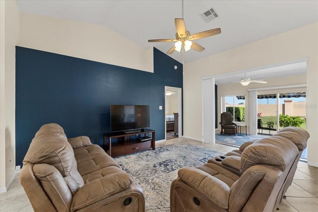 For Rent: $2,200 (2 beds, 2 baths, 1285 Square Feet)