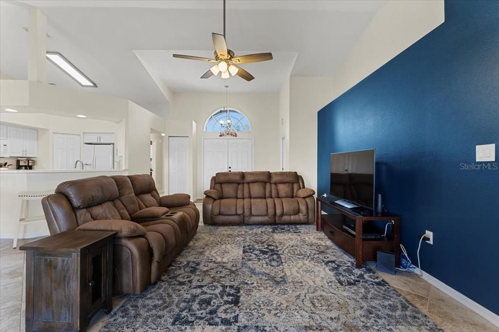 For Rent: $2,200 (2 beds, 2 baths, 1285 Square Feet)