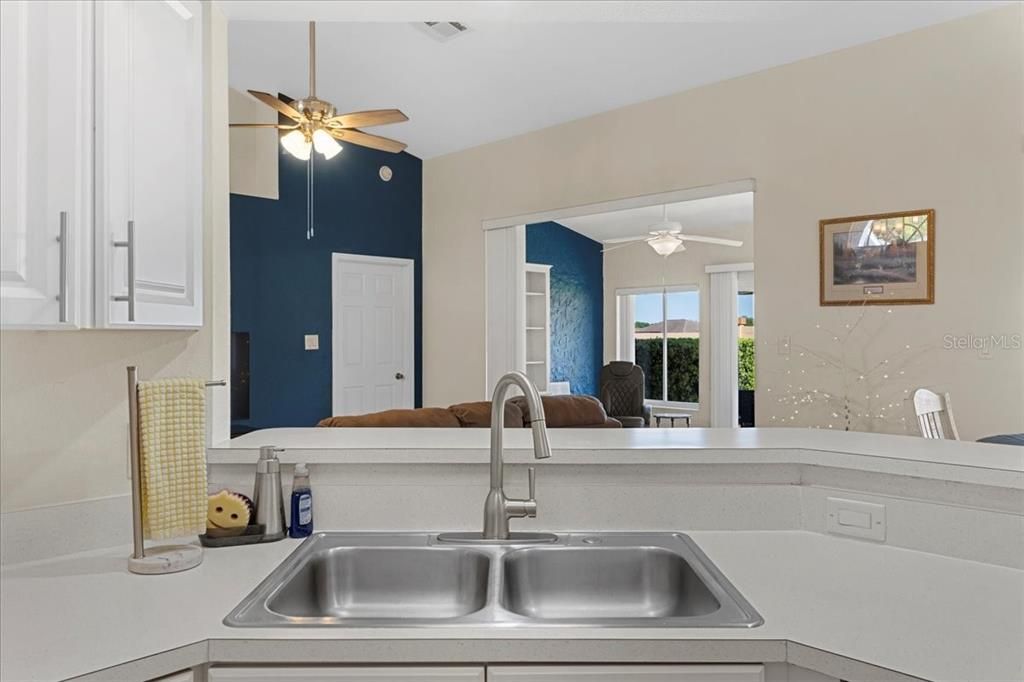 For Rent: $2,200 (2 beds, 2 baths, 1285 Square Feet)