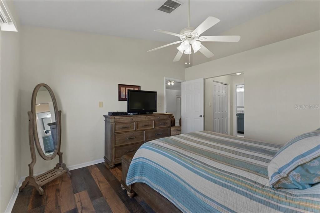 For Rent: $2,200 (2 beds, 2 baths, 1285 Square Feet)