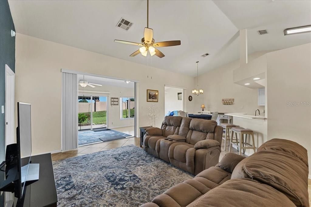 For Rent: $2,200 (2 beds, 2 baths, 1285 Square Feet)