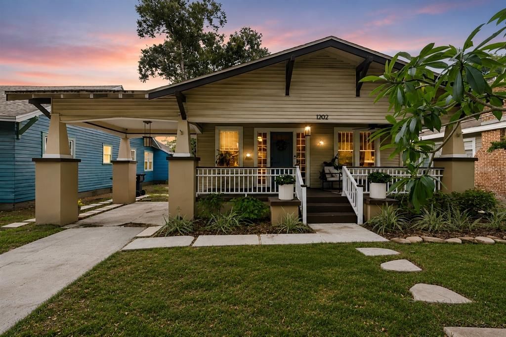 For Sale: $524,999 (2 beds, 2 baths, 1558 Square Feet)