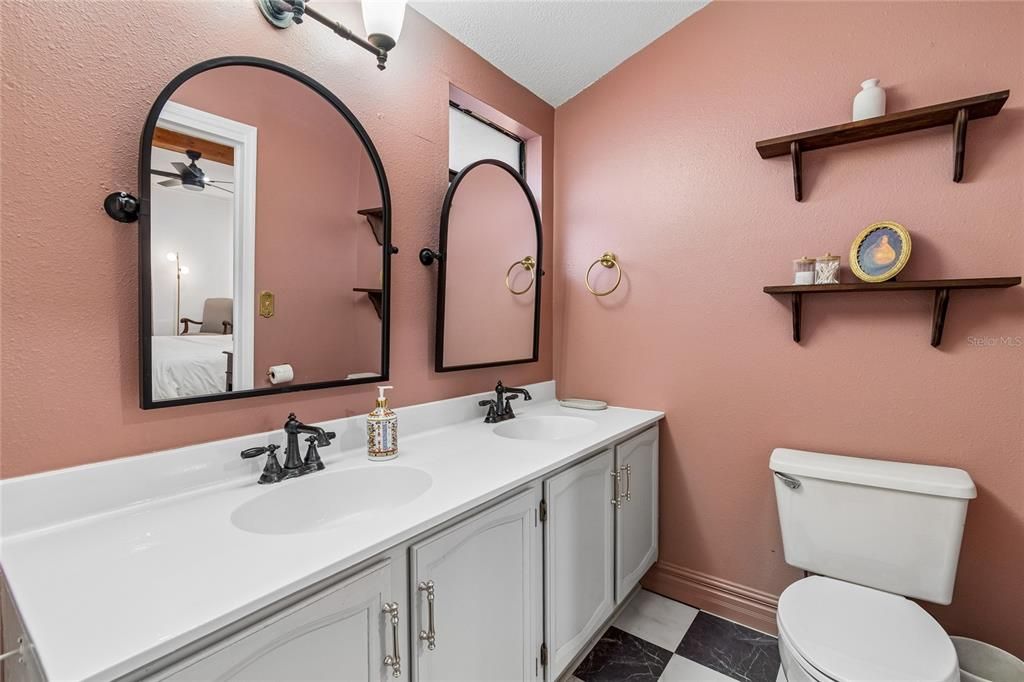 For Sale: $524,999 (2 beds, 2 baths, 1558 Square Feet)