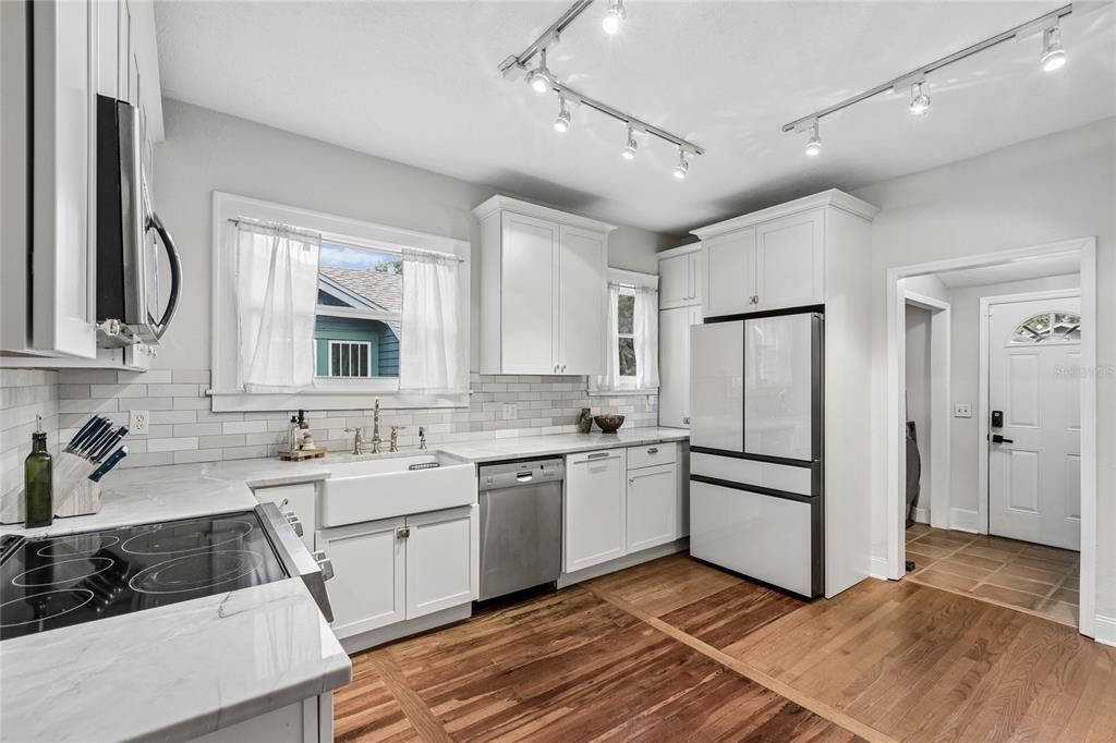 For Sale: $524,999 (2 beds, 2 baths, 1558 Square Feet)