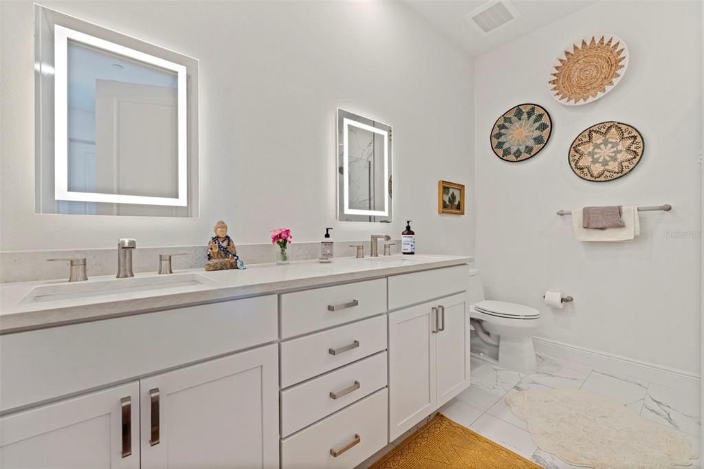 For Sale: $550,000 (2 beds, 2 baths, 1355 Square Feet)