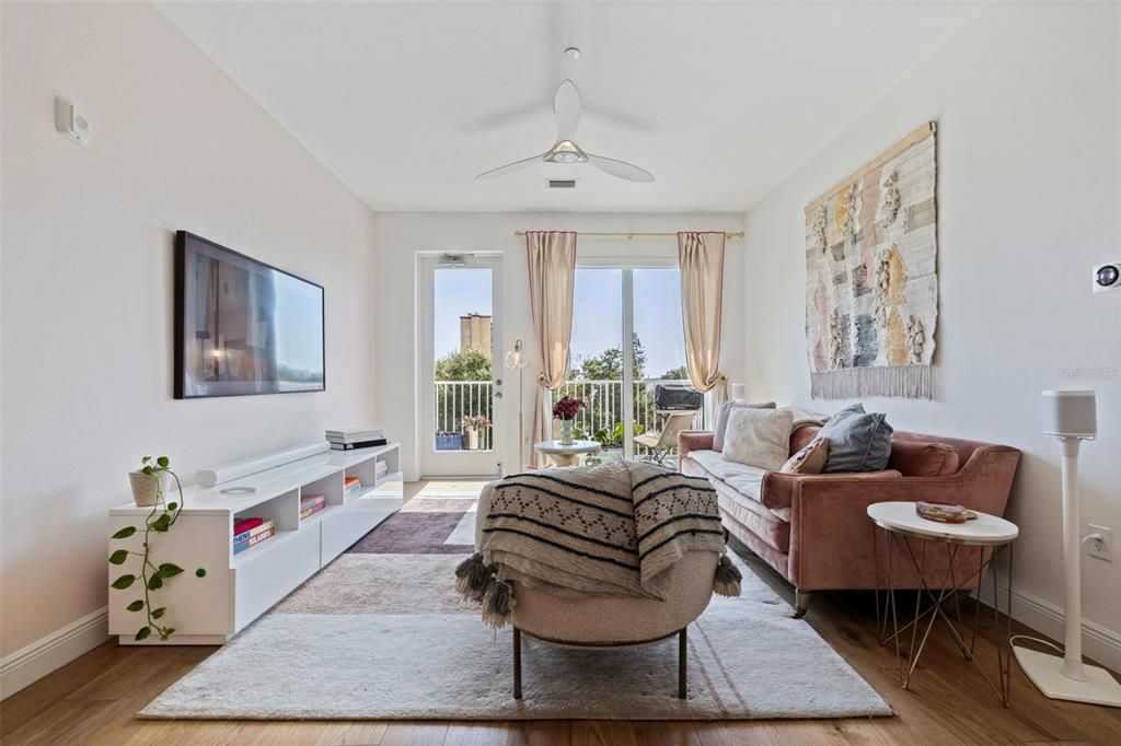 For Sale: $550,000 (2 beds, 2 baths, 1355 Square Feet)