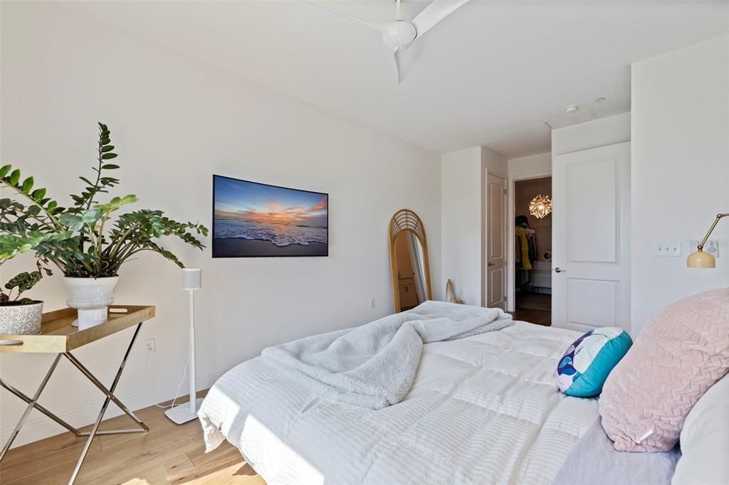 For Sale: $550,000 (2 beds, 2 baths, 1355 Square Feet)