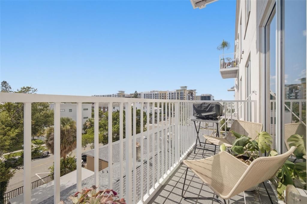 For Sale: $550,000 (2 beds, 2 baths, 1355 Square Feet)