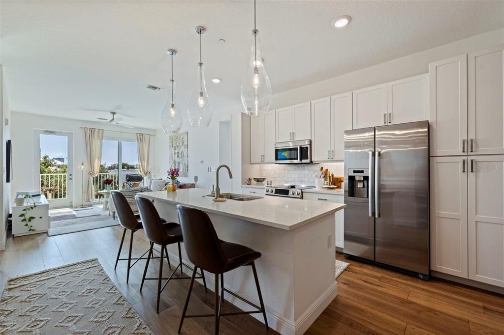 For Sale: $550,000 (2 beds, 2 baths, 1355 Square Feet)