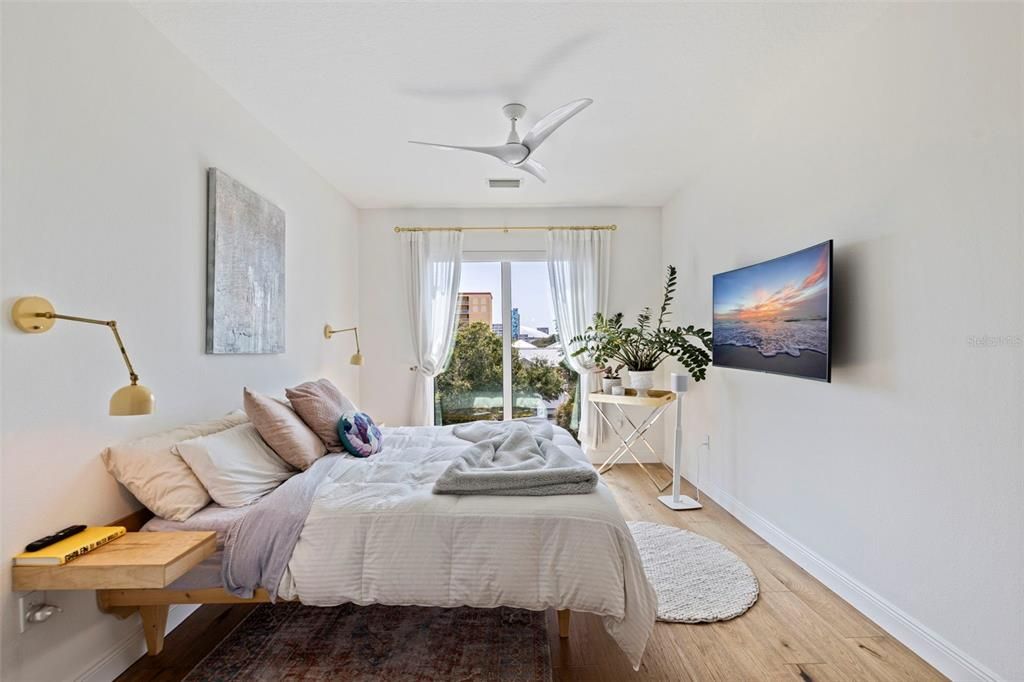 For Sale: $550,000 (2 beds, 2 baths, 1355 Square Feet)