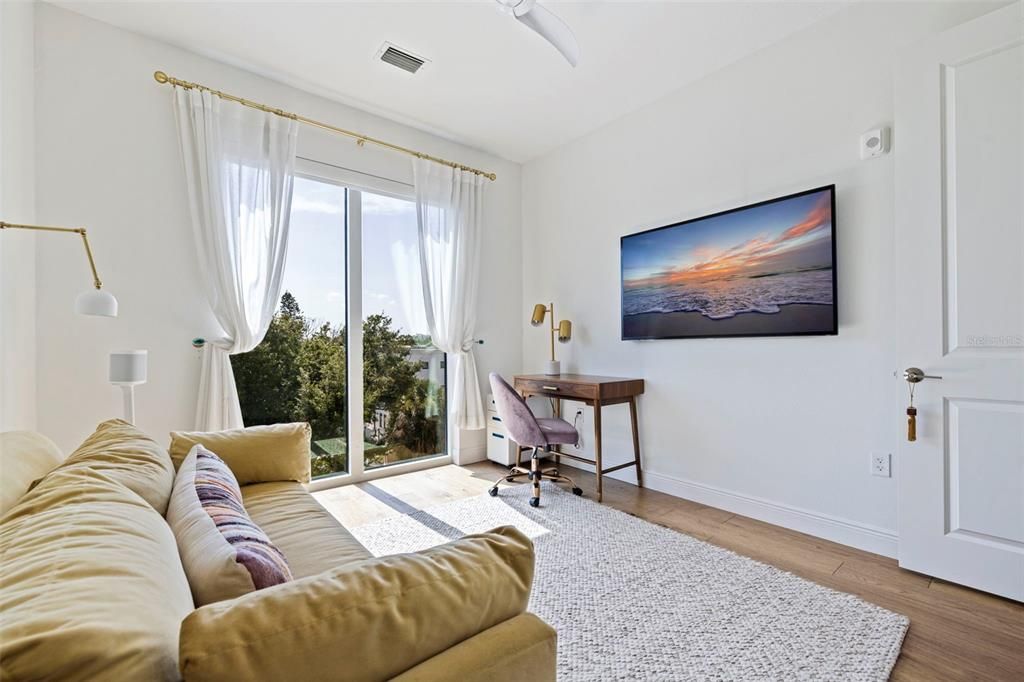 For Sale: $550,000 (2 beds, 2 baths, 1355 Square Feet)