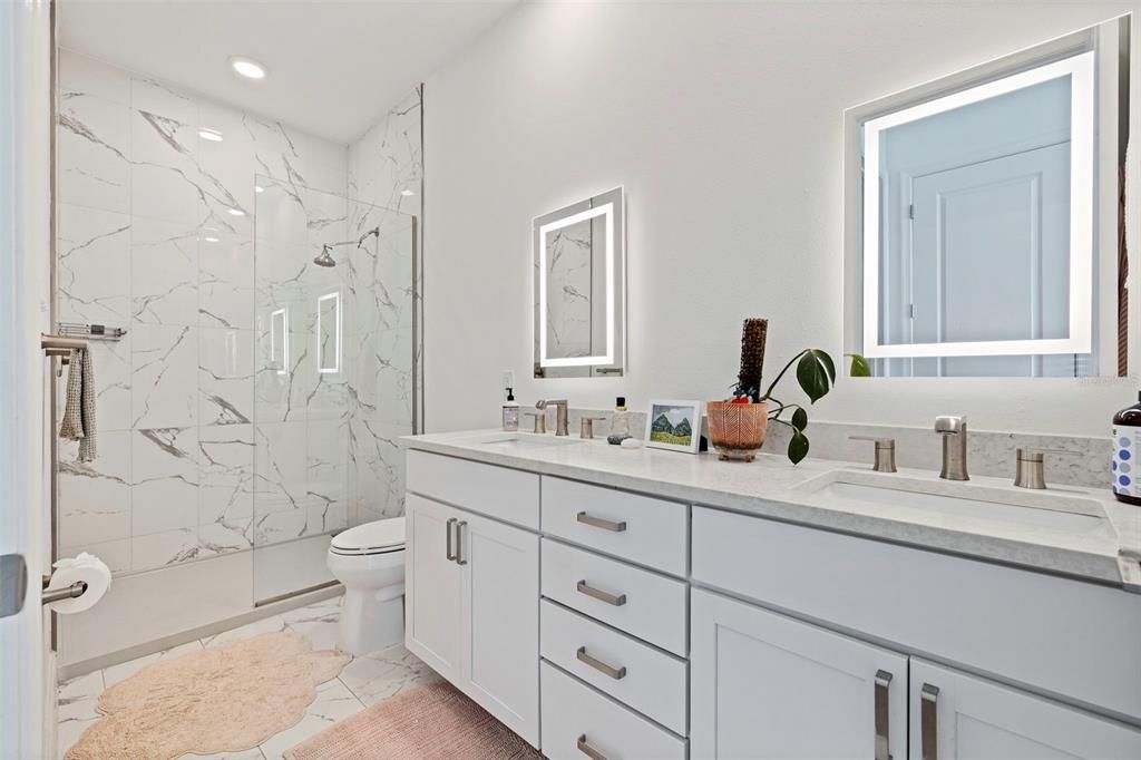 For Sale: $550,000 (2 beds, 2 baths, 1355 Square Feet)
