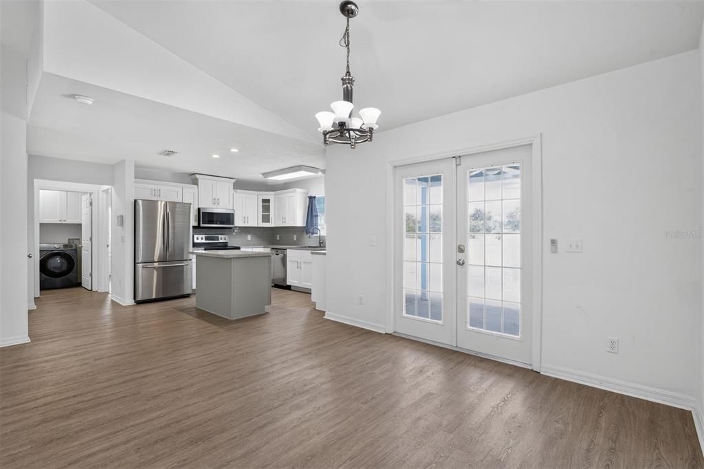 En Venta: $385,000 (4 camas, 2 baños, 1703 Pies cuadrados)