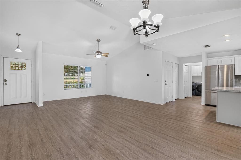 En Venta: $385,000 (4 camas, 2 baños, 1703 Pies cuadrados)