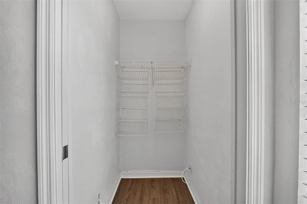 En Venta: $385,000 (4 camas, 2 baños, 1703 Pies cuadrados)