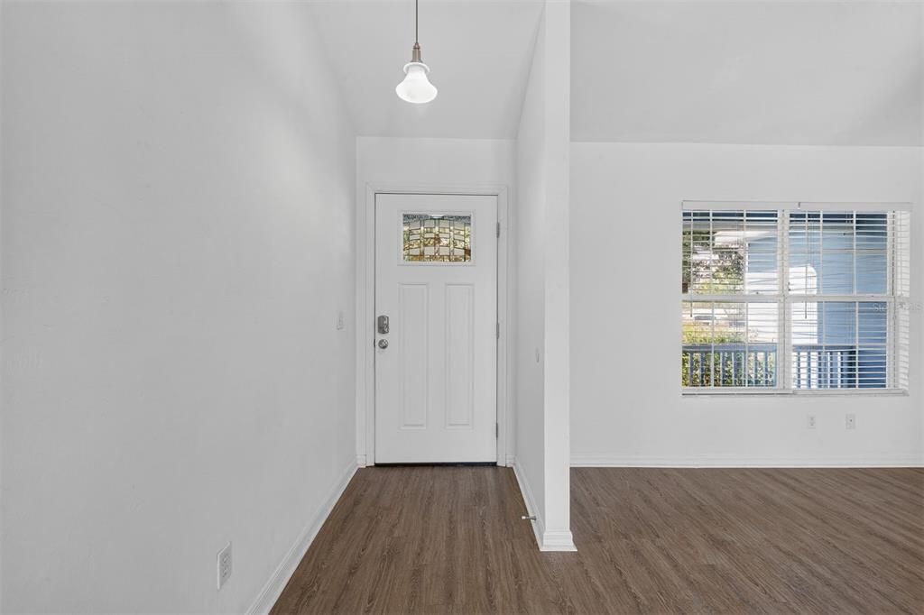 En Venta: $385,000 (4 camas, 2 baños, 1703 Pies cuadrados)