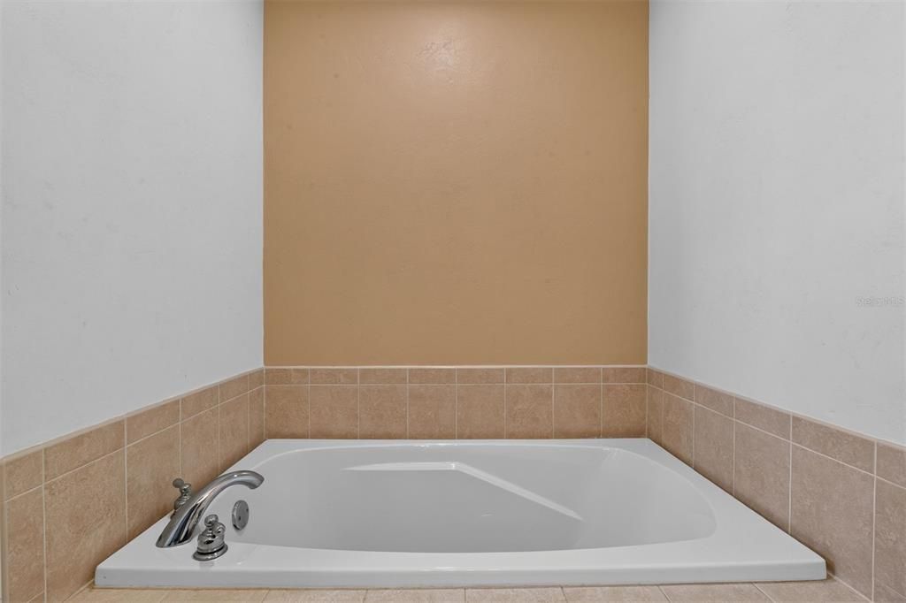 En Venta: $385,000 (4 camas, 2 baños, 1703 Pies cuadrados)