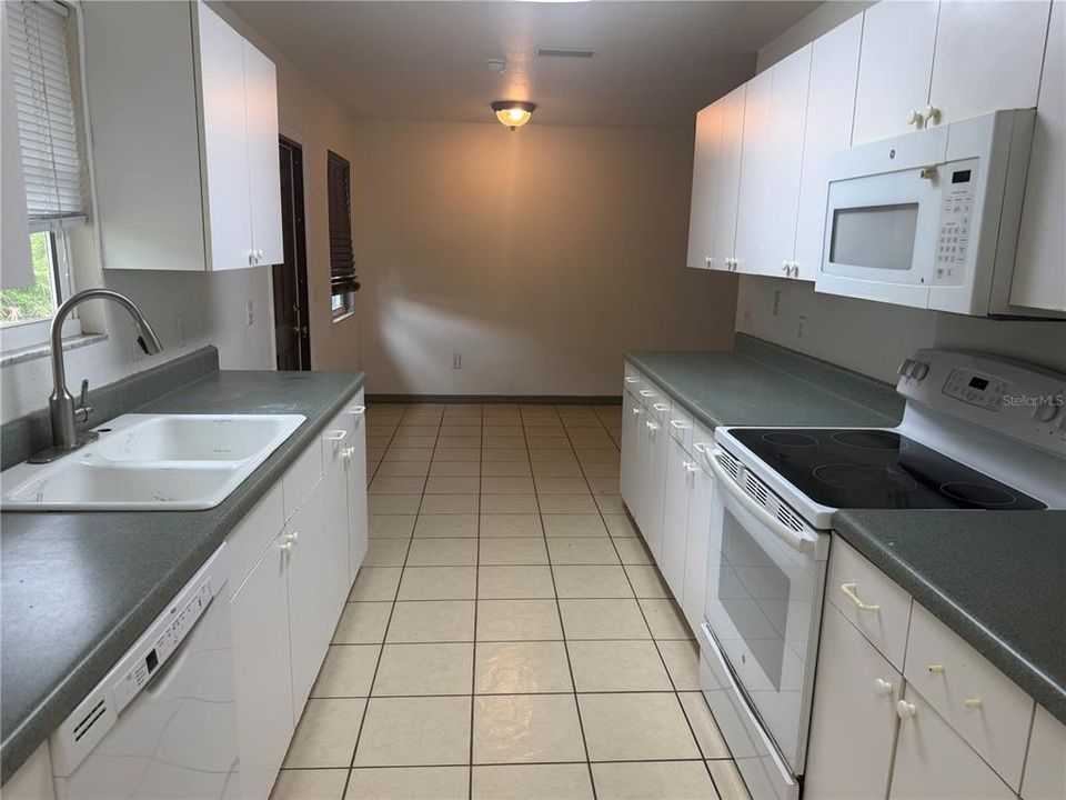 For Sale: $185,500 (3 beds, 2 baths, 1232 Square Feet)