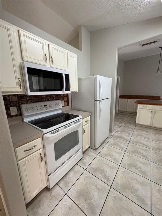 В аренду: $1,795 (3 спален, 2 ванн, 1566 Квадратных фут)