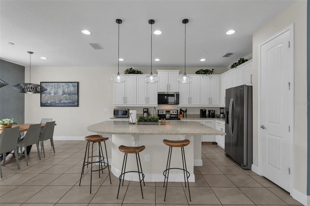 En Venta: $640,000 (6 camas, 5 baños, 2921 Pies cuadrados)