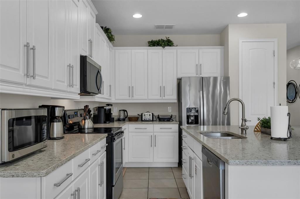 En Venta: $640,000 (6 camas, 5 baños, 2921 Pies cuadrados)