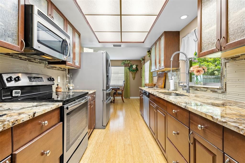На продажу: $439,700 (3 спален, 2 ванн, 1638 Квадратных фут)