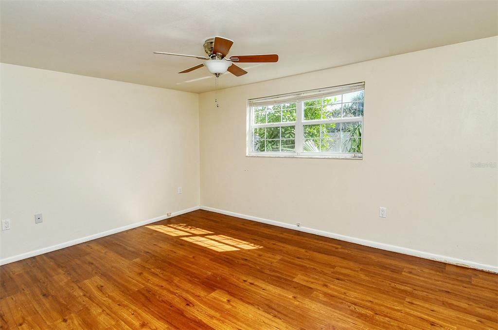 В аренду: $2,400 (3 спален, 2 ванн, 1402 Квадратных фут)