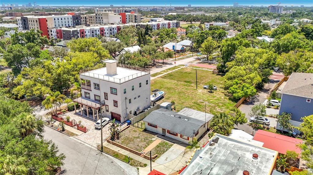 For Sale: $1,150,000 (0.22 acres)