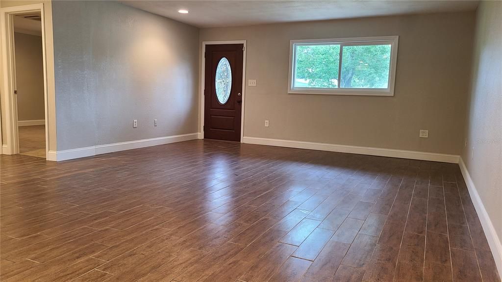For Rent: $2,900 (4 beds, 2 baths, 1797 Square Feet)