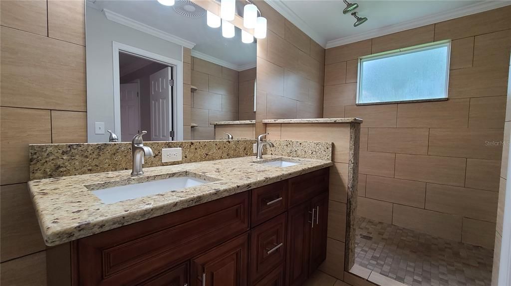 For Rent: $2,900 (4 beds, 2 baths, 1797 Square Feet)