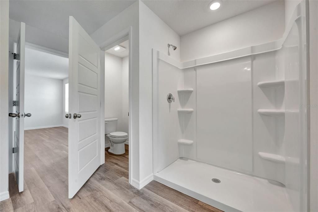 En Venta: $406,990 (4 camas, 3 baños, 2725 Pies cuadrados)