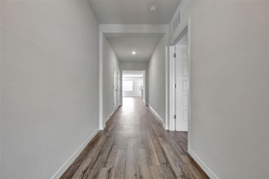 En Venta: $406,990 (4 camas, 3 baños, 2725 Pies cuadrados)