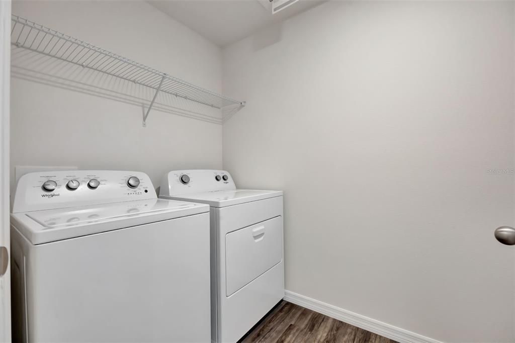 En Venta: $406,990 (4 camas, 3 baños, 2725 Pies cuadrados)