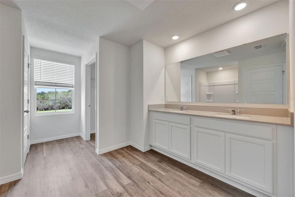 En Venta: $406,990 (4 camas, 3 baños, 2725 Pies cuadrados)