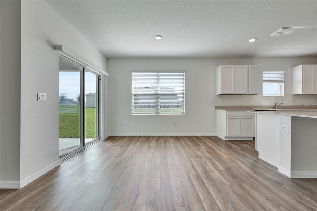 En Venta: $406,990 (4 camas, 3 baños, 2725 Pies cuadrados)