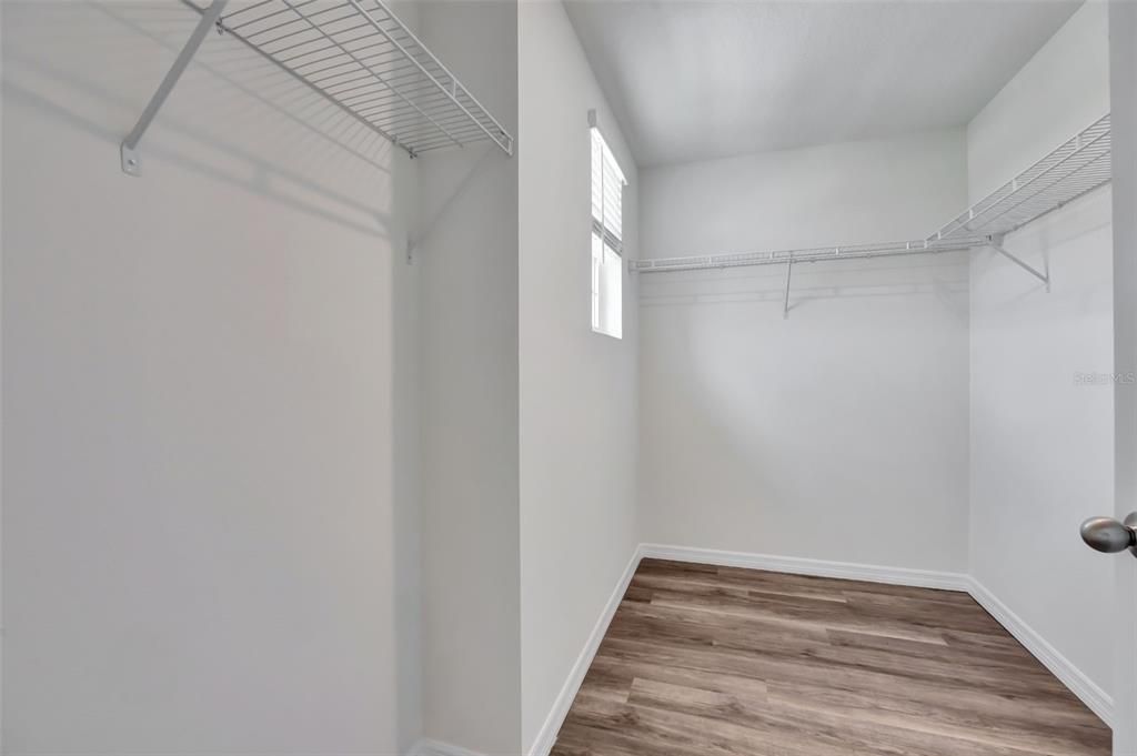 En Venta: $406,990 (4 camas, 3 baños, 2725 Pies cuadrados)