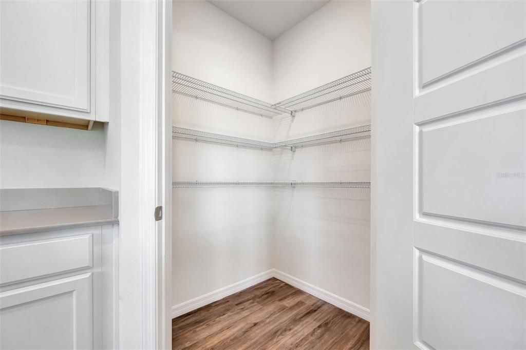 En Venta: $406,990 (4 camas, 3 baños, 2725 Pies cuadrados)