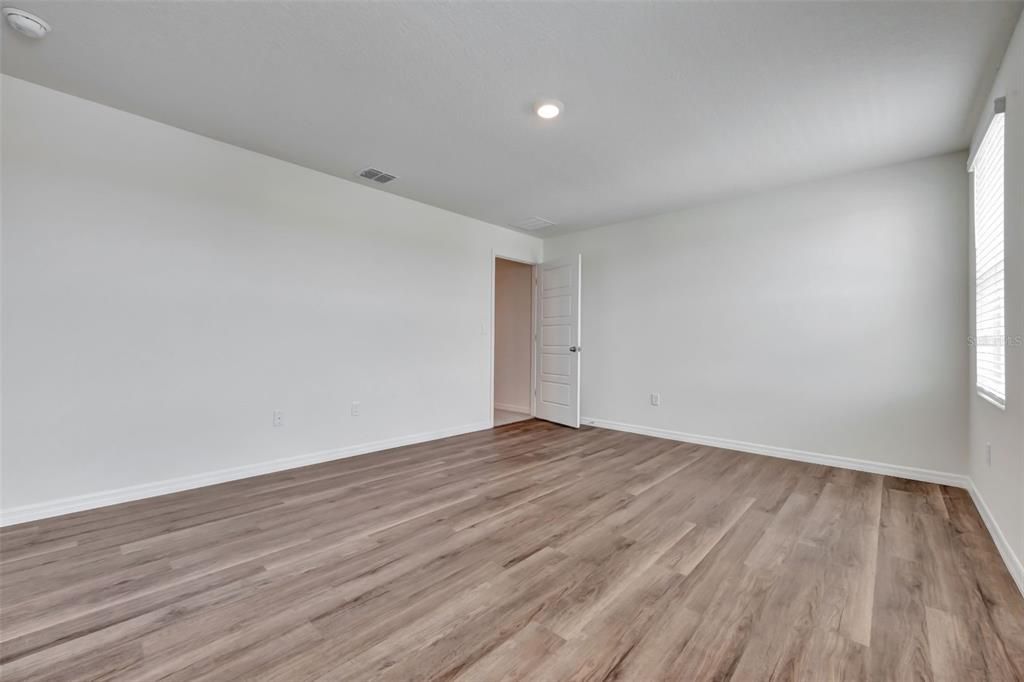 En Venta: $406,990 (4 camas, 3 baños, 2725 Pies cuadrados)