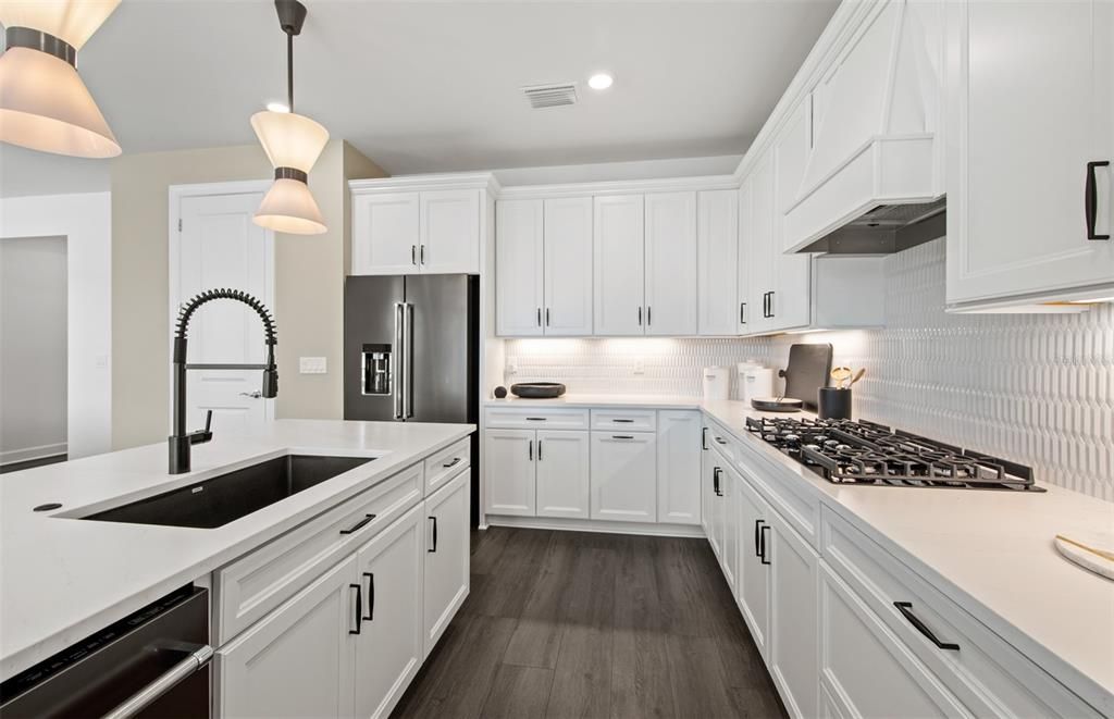 Active With Contract: $1,060,665 (5 beds, 4 baths, 3416 Square Feet)