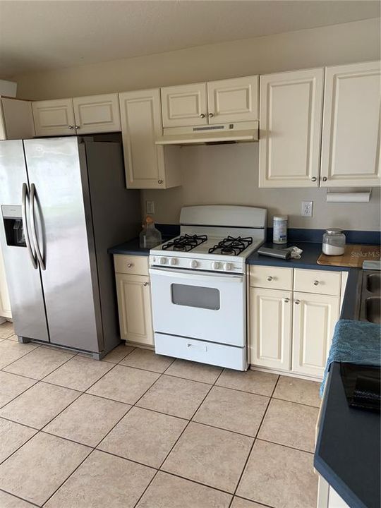 For Rent: $2,300 (3 beds, 2 baths, 1254 Square Feet)