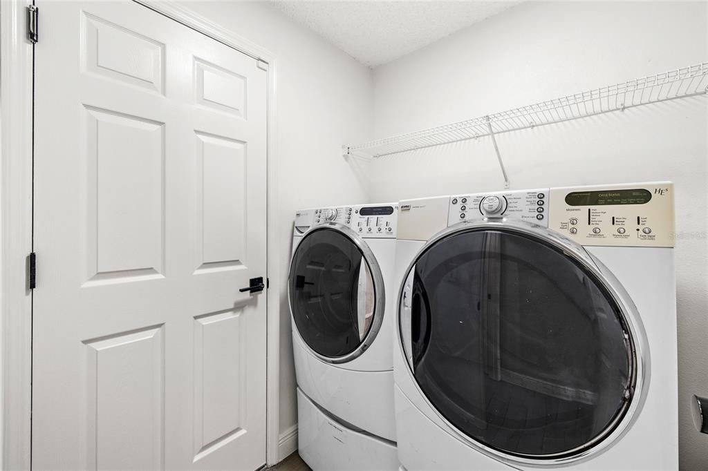 Activo con contrato: $340,000 (4 camas, 2 baños, 1925 Pies cuadrados)