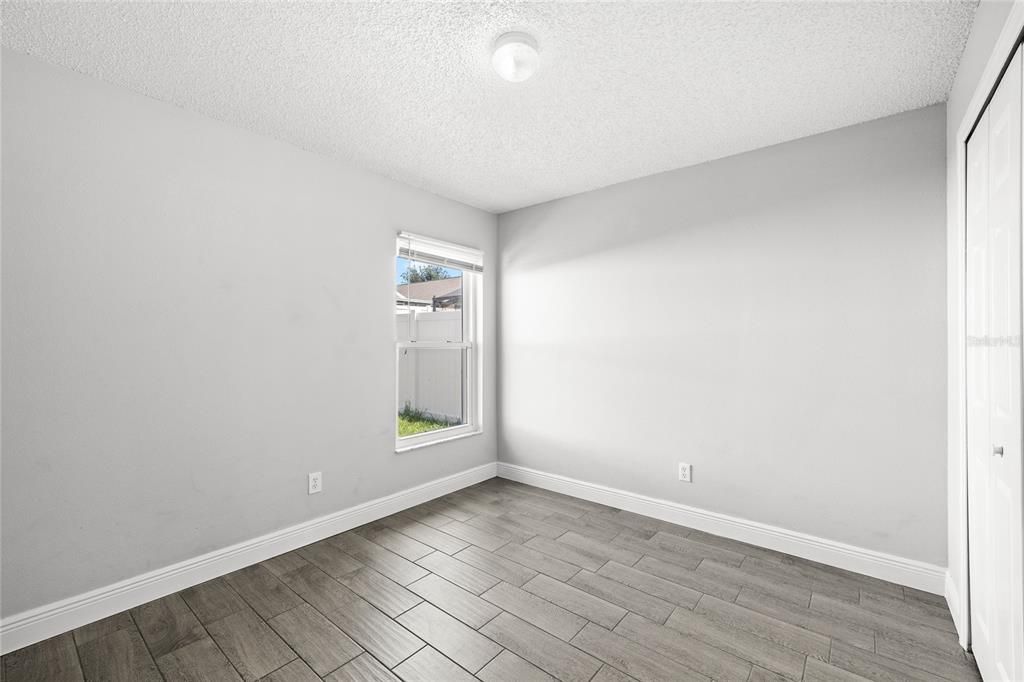 Activo con contrato: $340,000 (4 camas, 2 baños, 1925 Pies cuadrados)