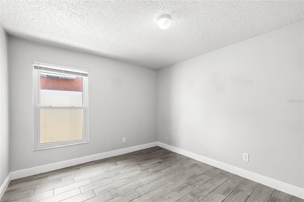 Activo con contrato: $340,000 (4 camas, 2 baños, 1925 Pies cuadrados)