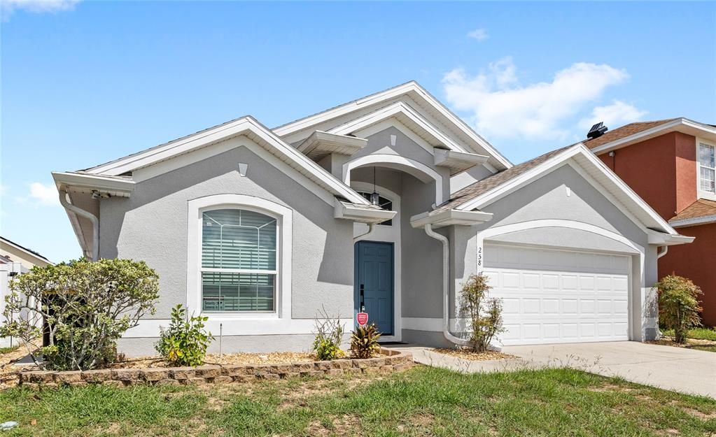 Activo con contrato: $340,000 (4 camas, 2 baños, 1925 Pies cuadrados)