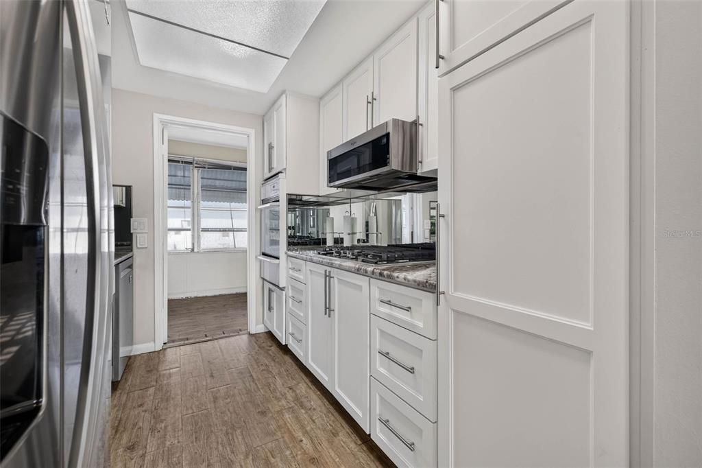 For Sale: $115,000 (2 beds, 1 baths, 880 Square Feet)