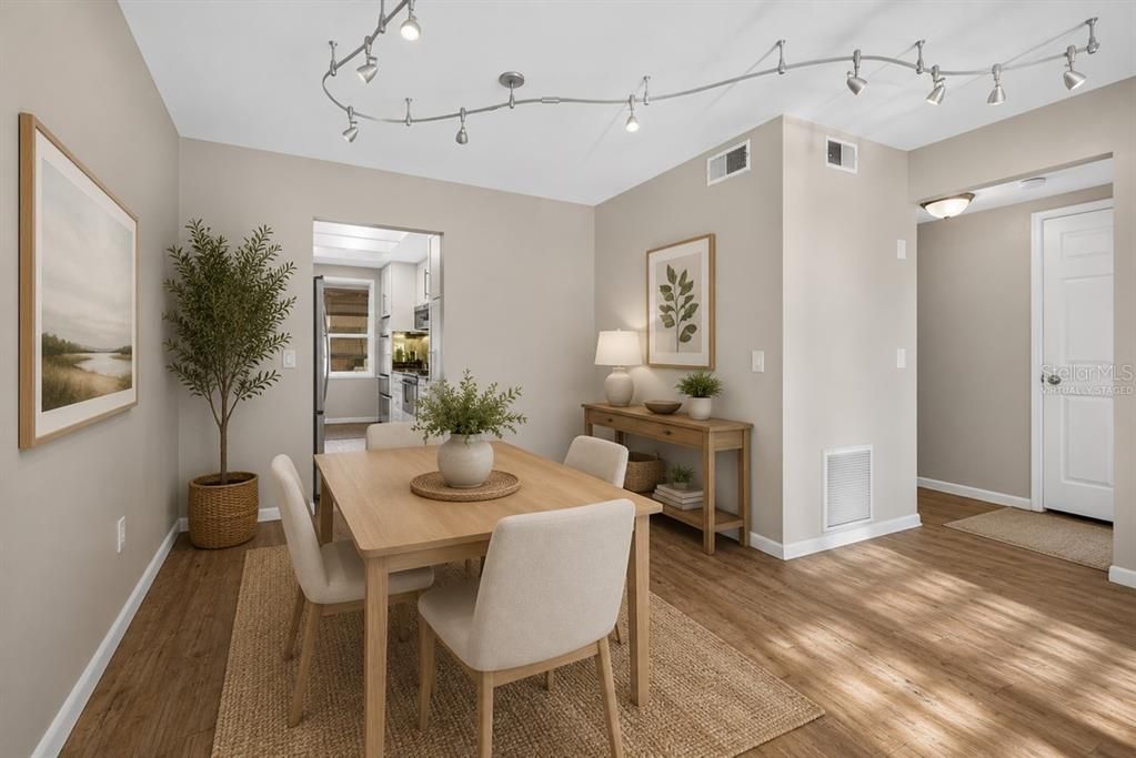 For Sale: $115,000 (2 beds, 1 baths, 880 Square Feet)