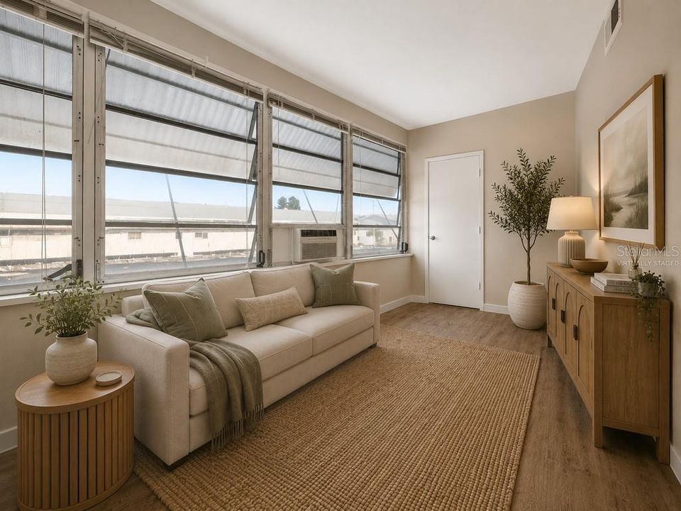 For Sale: $115,000 (2 beds, 1 baths, 880 Square Feet)