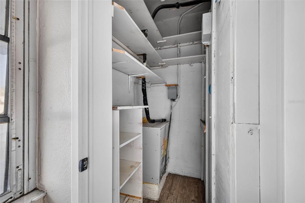 For Sale: $115,000 (2 beds, 1 baths, 880 Square Feet)