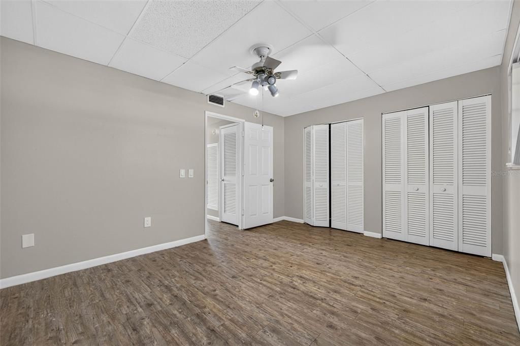 For Sale: $115,000 (2 beds, 1 baths, 880 Square Feet)