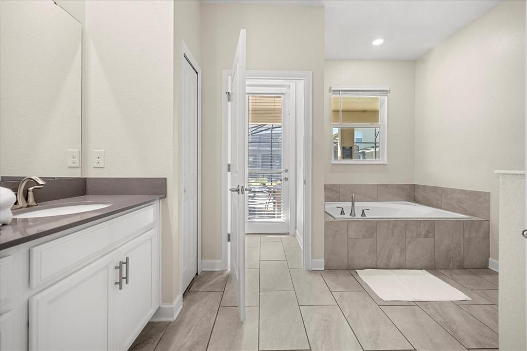 En Venta: $989,000 (9 camas, 5 baños, 4289 Pies cuadrados)